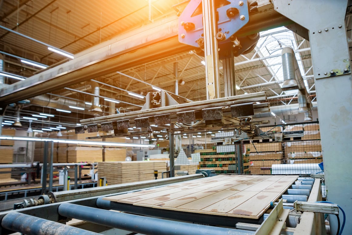 production-line-at-wooden-floor-factory
